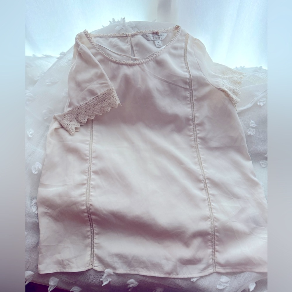 Adorable white short sleeve lace detail blouse